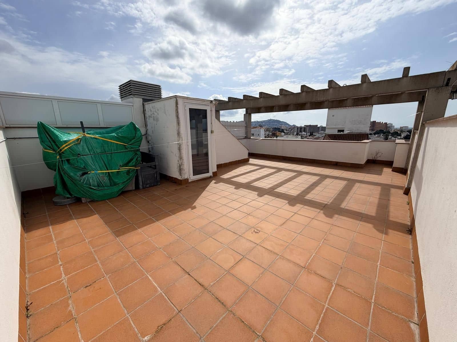 1 sypialnia Apartament na sprzedaż w Roses z basenem garażem - 235 000 € (Ref: 9807664)