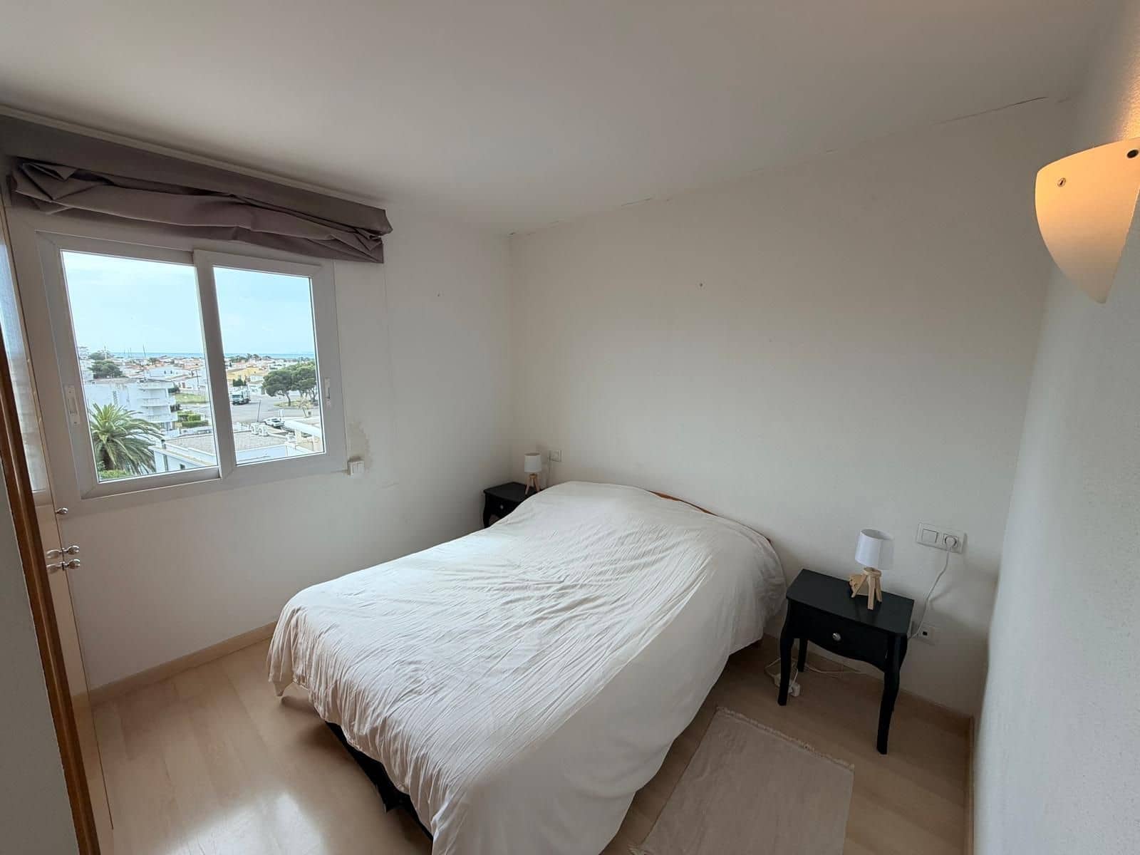 1 sypialnia Apartament na sprzedaż w Roses z basenem garażem - 235 000 € (Ref: 9807664)