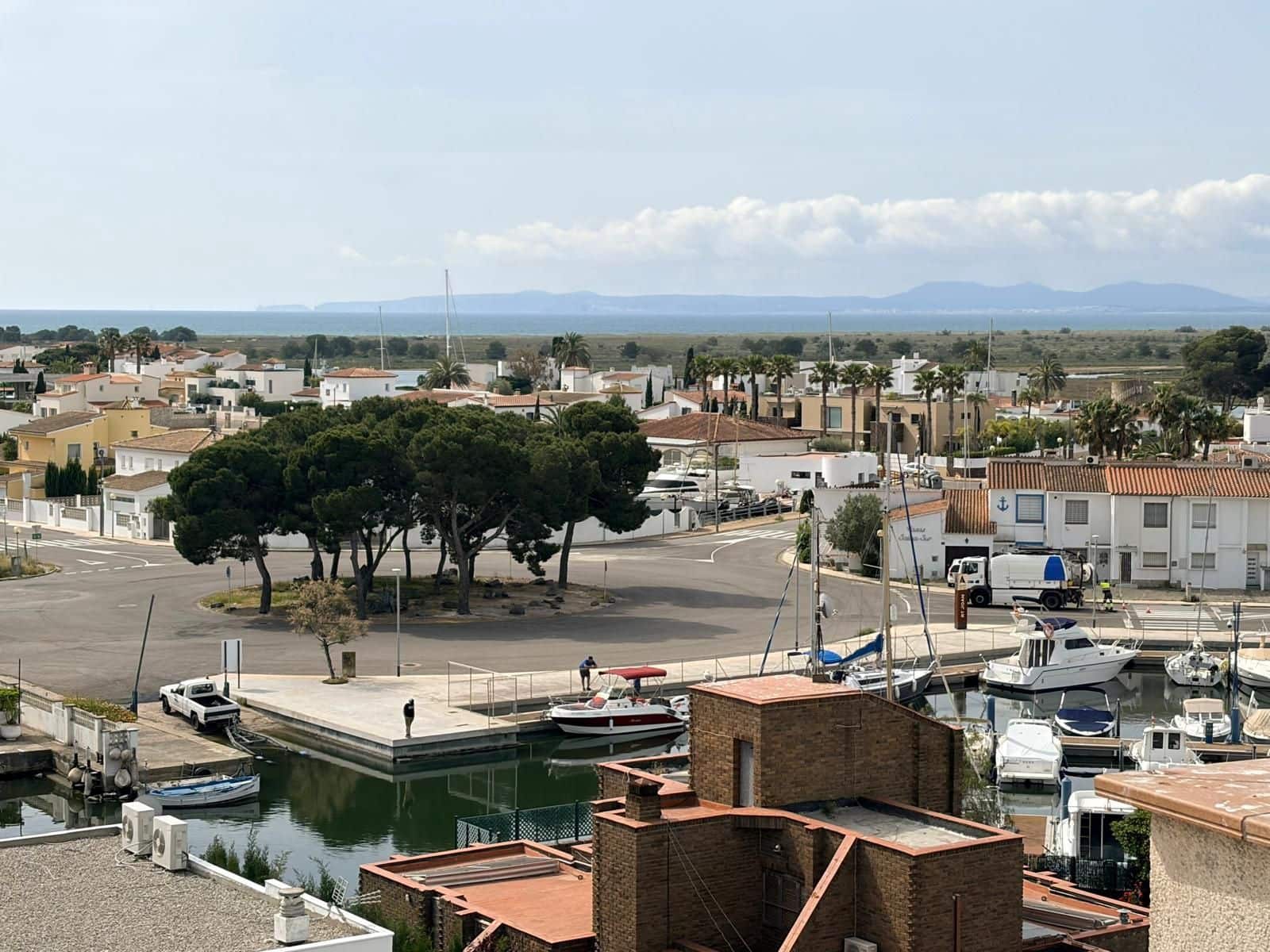 1 sypialnia Apartament na sprzedaż w Roses z basenem garażem - 235 000 € (Ref: 9807664)