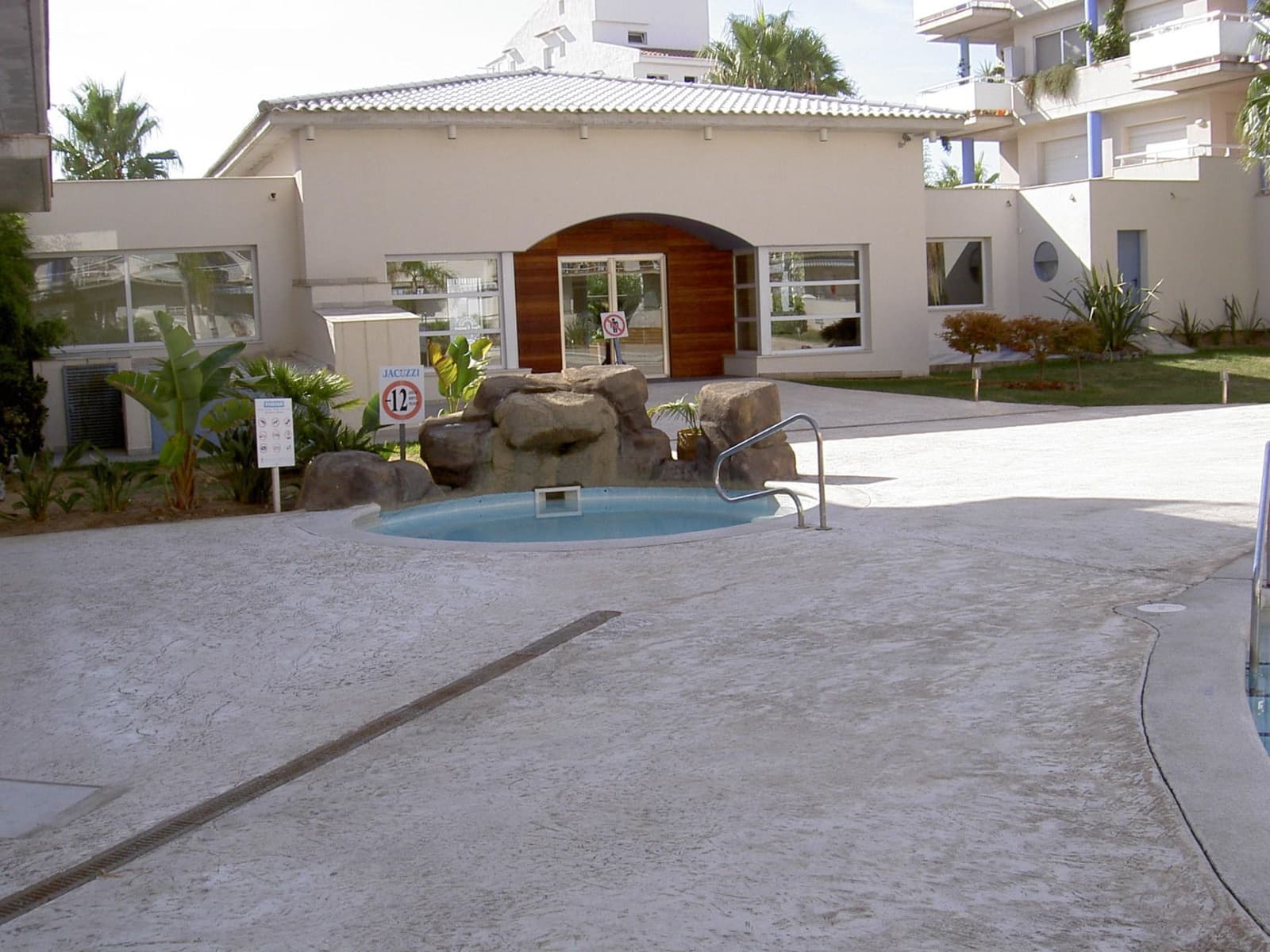 1 sypialnia Apartament na sprzedaż w Roses z basenem garażem - 235 000 € (Ref: 9807664)