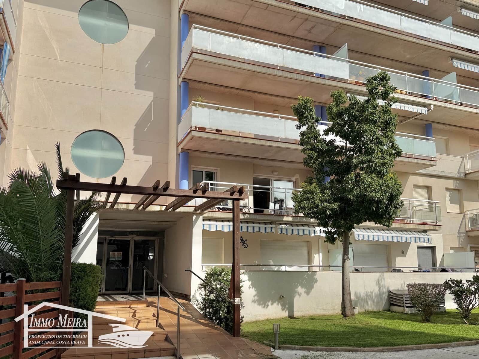 1 sypialnia Apartament na sprzedaż w Roses z basenem garażem - 235 000 € (Ref: 9807664)