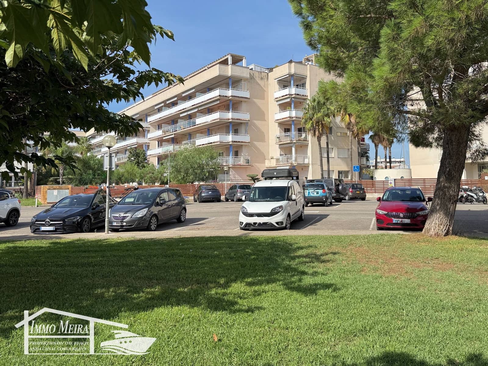 1 sypialnia Apartament na sprzedaż w Roses z basenem garażem - 235 000 € (Ref: 9807664)