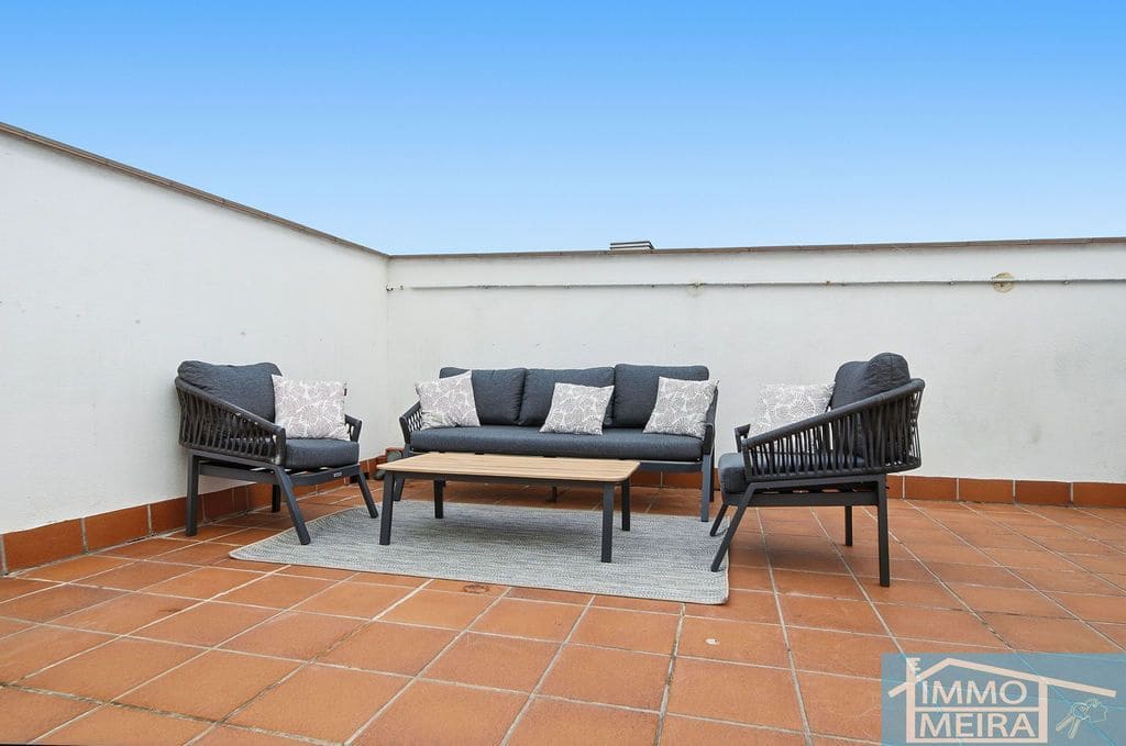 2 bedroom Apartment for sale in Roses with pool garage - € 235,000 (Ref: 9807664)