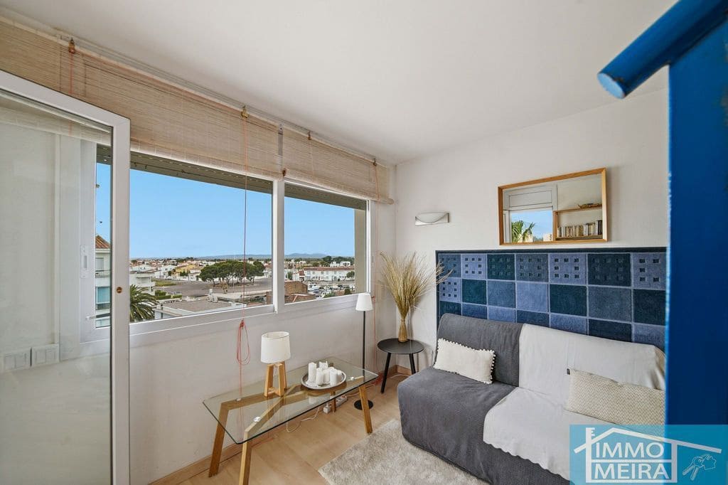 2 bedroom Apartment for sale in Roses with pool garage - € 235,000 (Ref: 9807664)