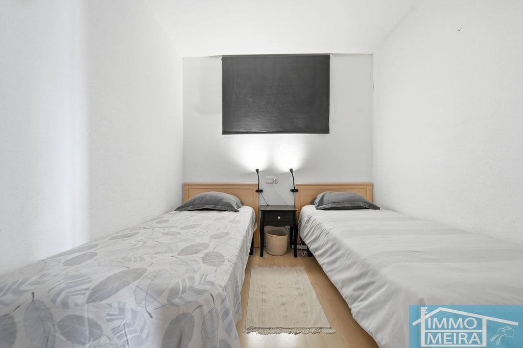 2 bedroom Apartment for sale in Roses with pool garage - € 235,000 (Ref: 9807664)