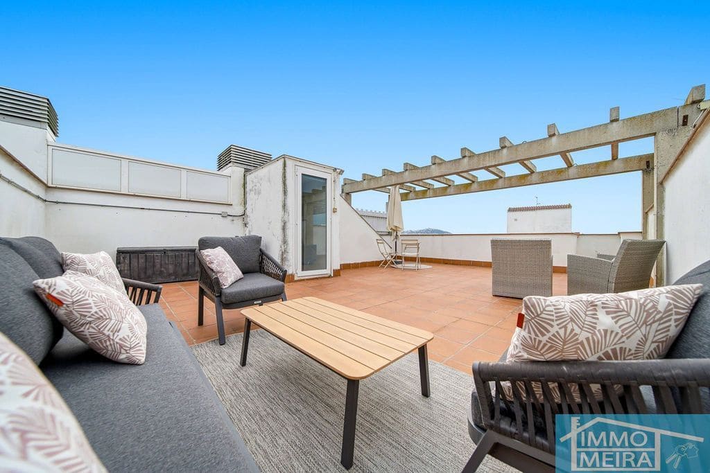 2 bedroom Apartment for sale in Roses with pool garage - € 235,000 (Ref: 9807664)