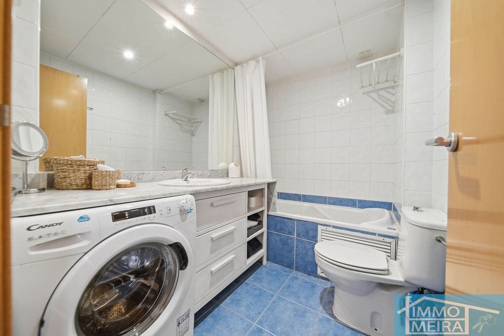 2 bedroom Apartment for sale in Roses with pool garage - € 235,000 (Ref: 9807664)