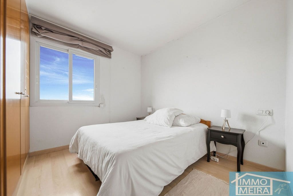 2 bedroom Apartment for sale in Roses with pool garage - € 235,000 (Ref: 9807664)