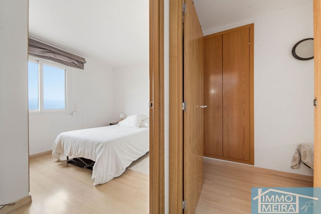 2 bedroom Apartment for sale in Roses with pool garage - € 235,000 (Ref: 9807664)