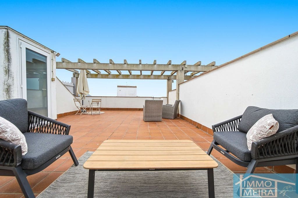 2 bedroom Apartment for sale in Roses with pool garage - € 235,000 (Ref: 9807664)