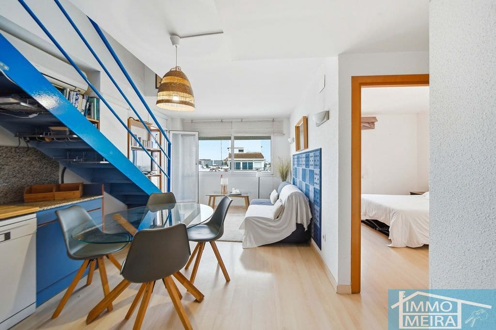 2 bedroom Apartment for sale in Roses with pool garage - € 235,000 (Ref: 9807664)