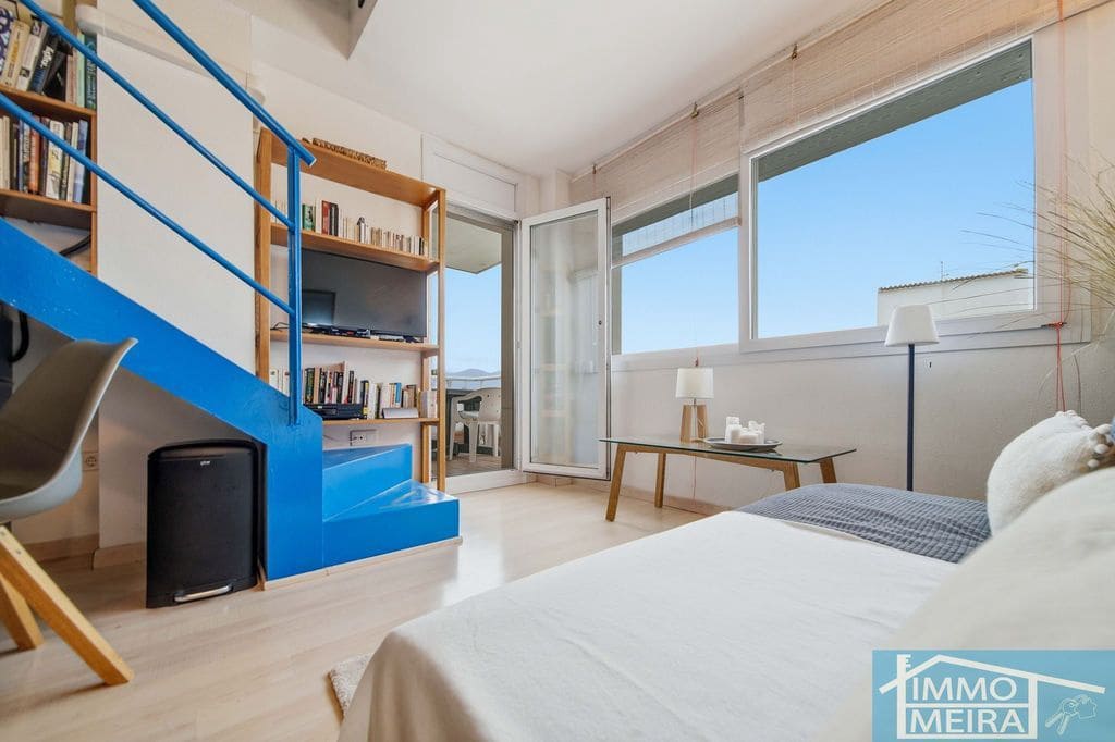 2 bedroom Apartment for sale in Roses with pool garage - € 235,000 (Ref: 9807664)