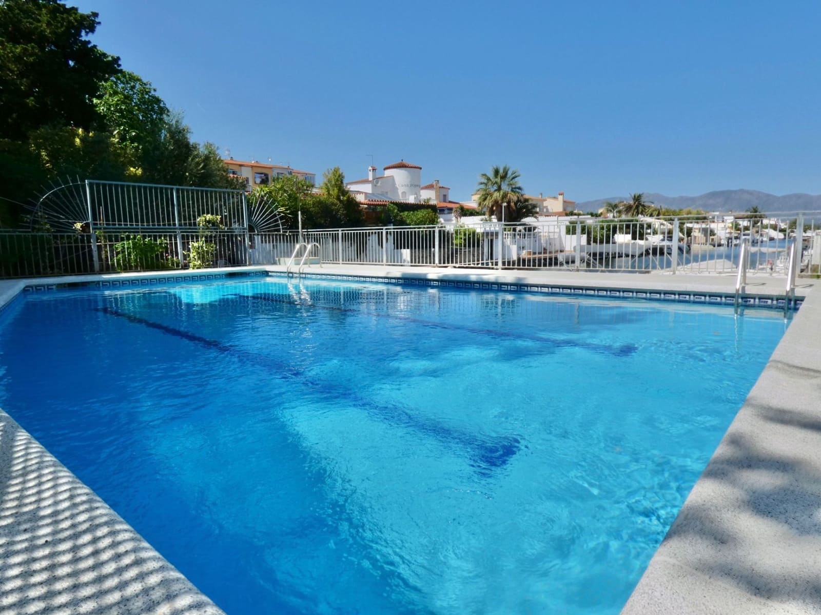 1 bedroom Apartment for sale in Empuriabrava with pool garage - € 139,000 (Ref: 9815571)