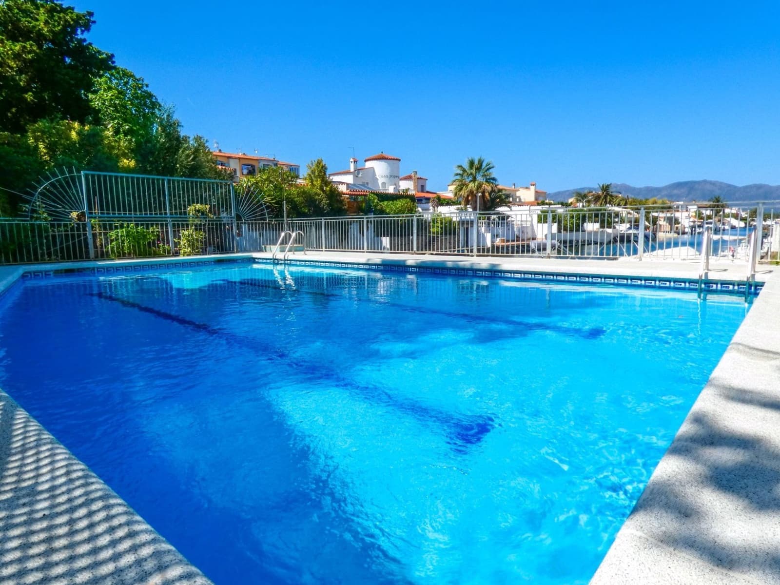 1 bedroom Apartment for sale in Empuriabrava with pool garage - € 139,000 (Ref: 9815571)