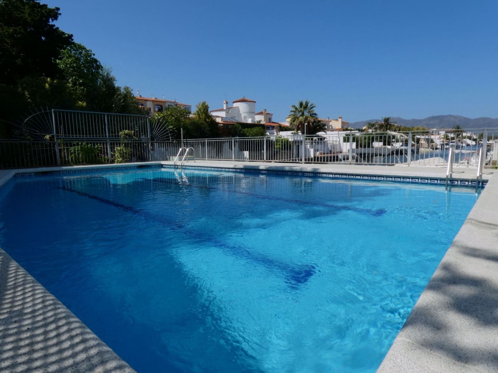 1 bedroom Apartment for sale in Empuriabrava with pool garage - € 139,000 (Ref: 9815571)