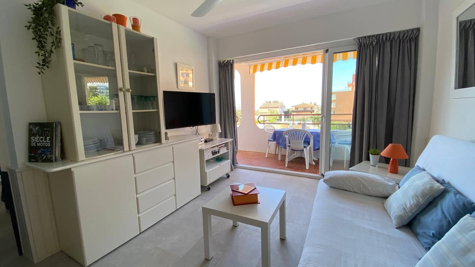 1 bedroom Apartment for sale in Roses with pool garage - € 148,000 (Ref: 9815572)