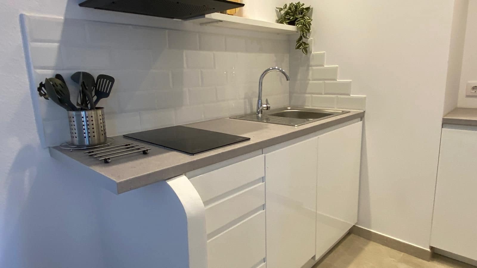 1 bedroom Apartment for sale in Roses with pool garage - € 148,000 (Ref: 9815572)