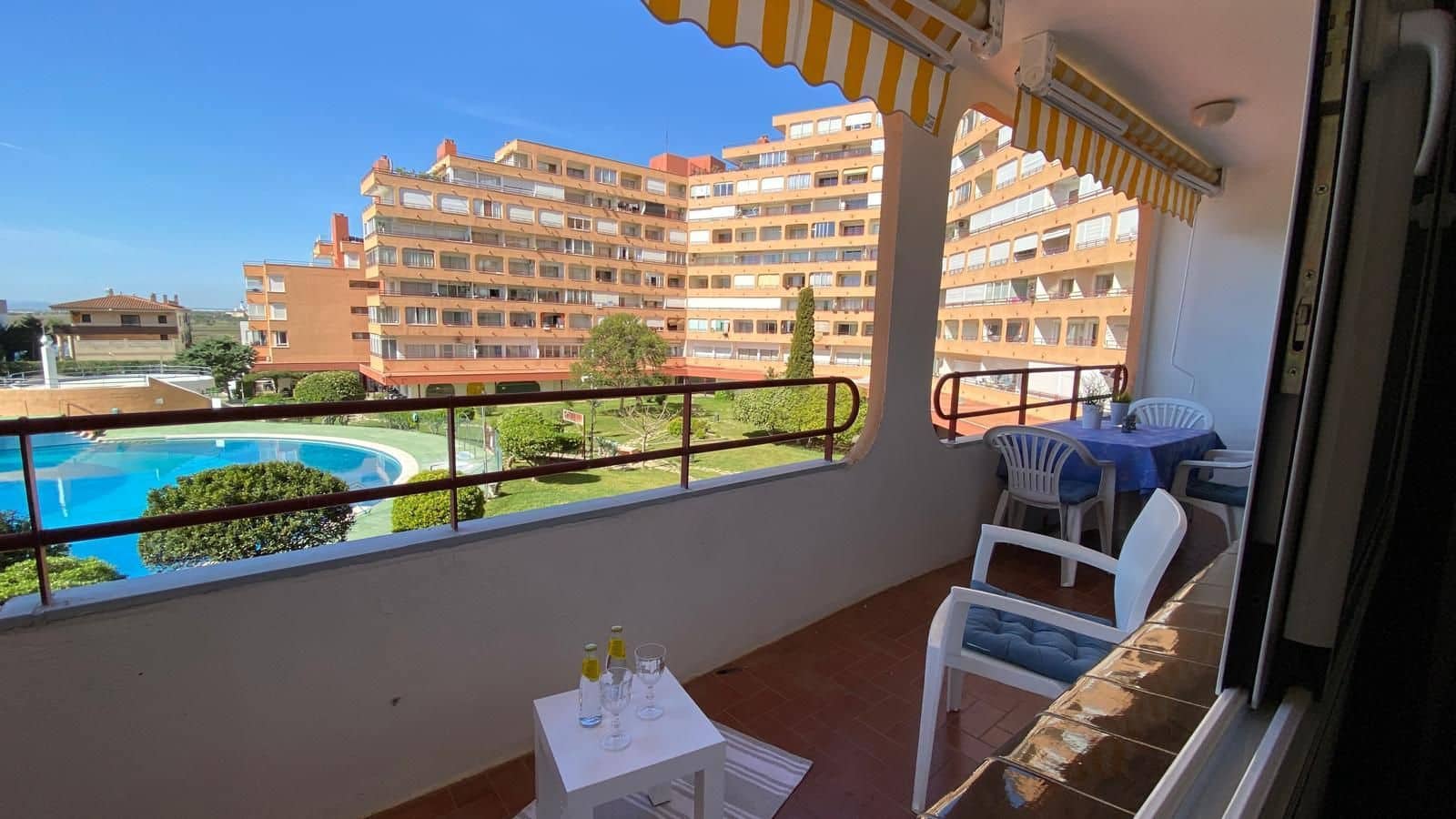1 bedroom Apartment for sale in Roses with pool garage - € 148,000 (Ref: 9815572)