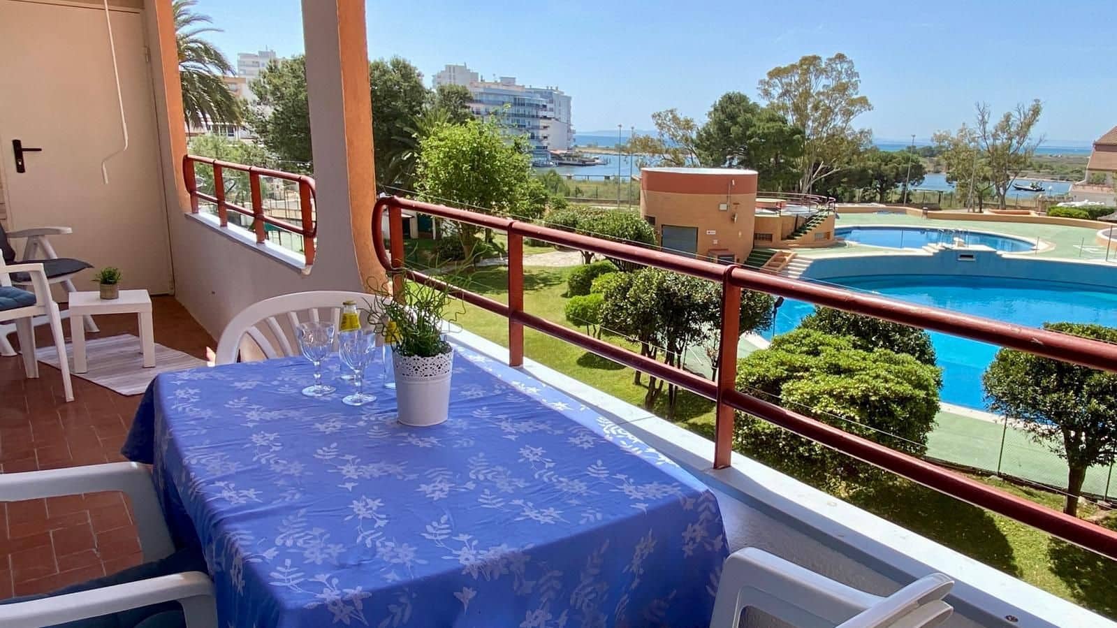 1 bedroom Apartment for sale in Roses with pool garage - € 148,000 (Ref: 9815572)