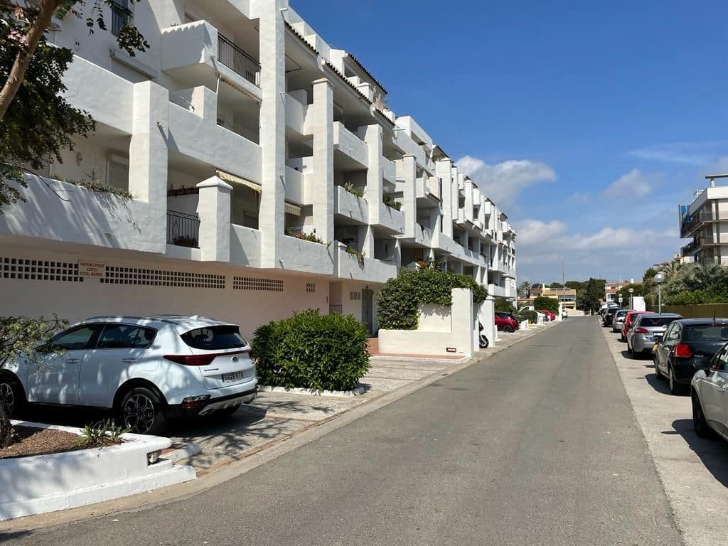 1 bedroom Apartment for sale in Roses with pool garage - € 129,900 (Ref: 9826168)