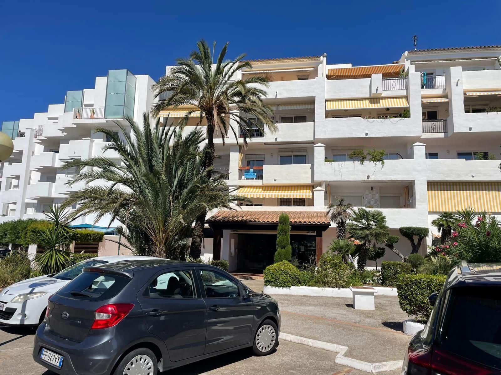 1 bedroom Apartment for sale in Roses with pool garage - € 129,900 (Ref: 9826168)