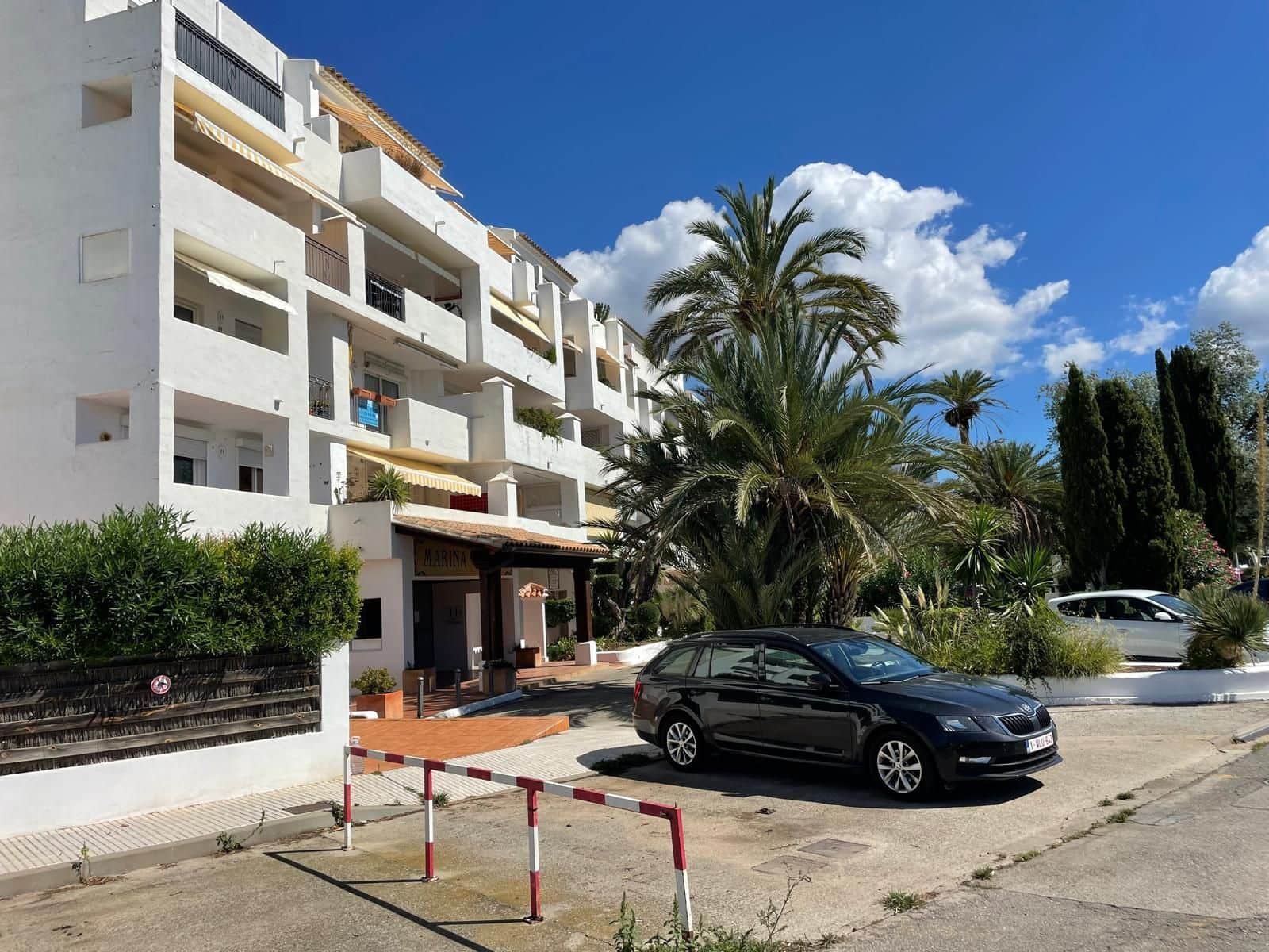 1 bedroom Apartment for sale in Roses with pool garage - € 129,900 (Ref: 9826168)