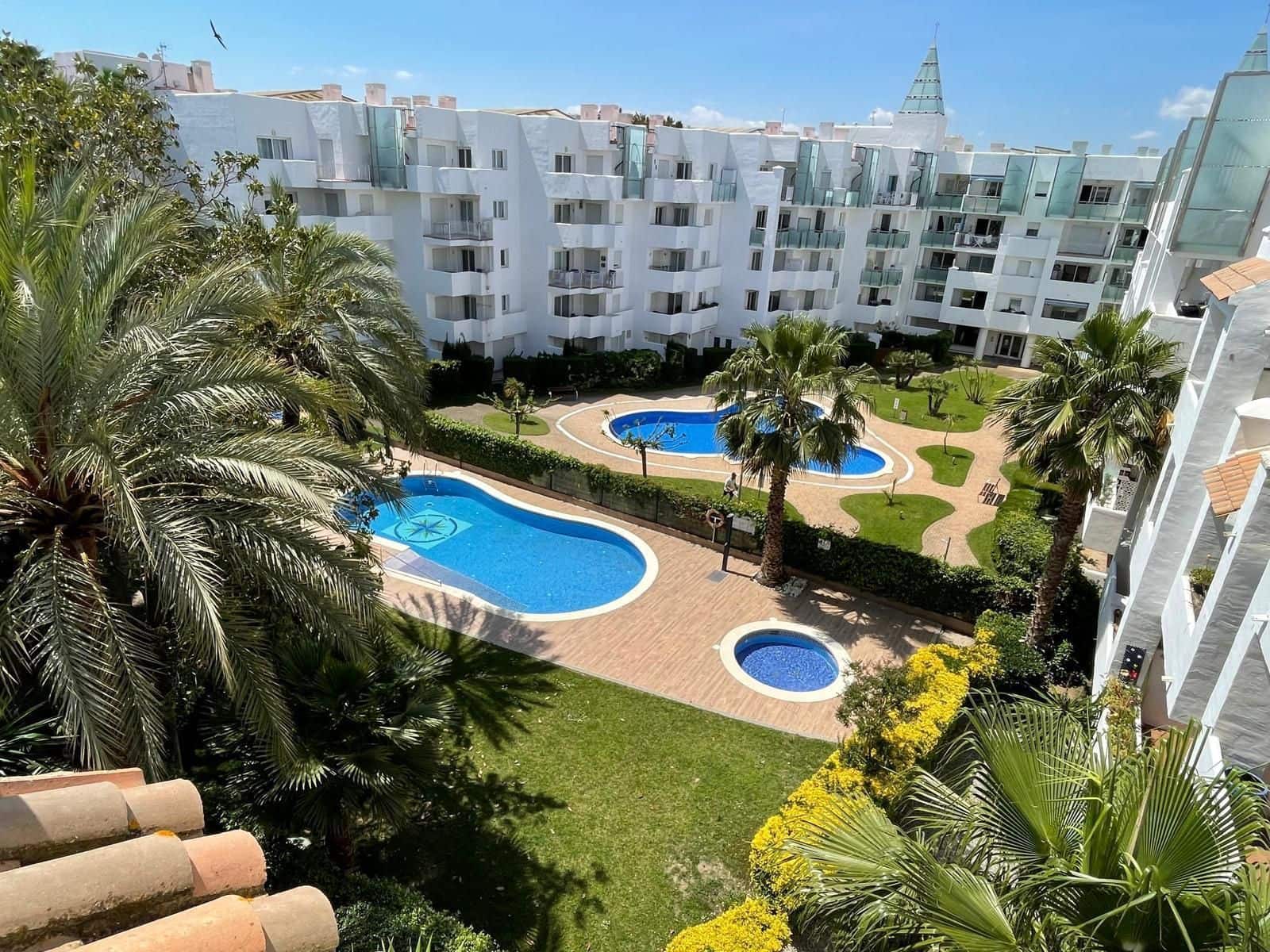 1 bedroom Apartment for sale in Roses with pool garage - € 129,900 (Ref: 9826168)