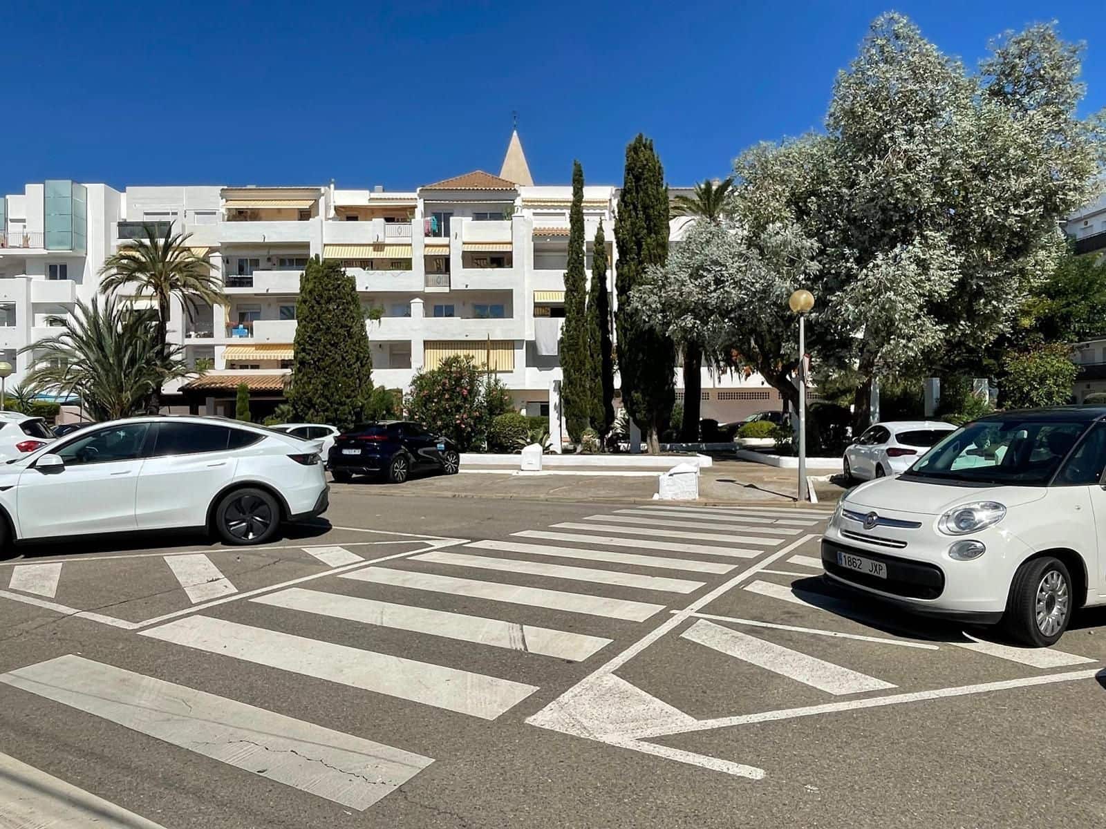 1 bedroom Apartment for sale in Roses with pool garage - € 129,900 (Ref: 9826168)