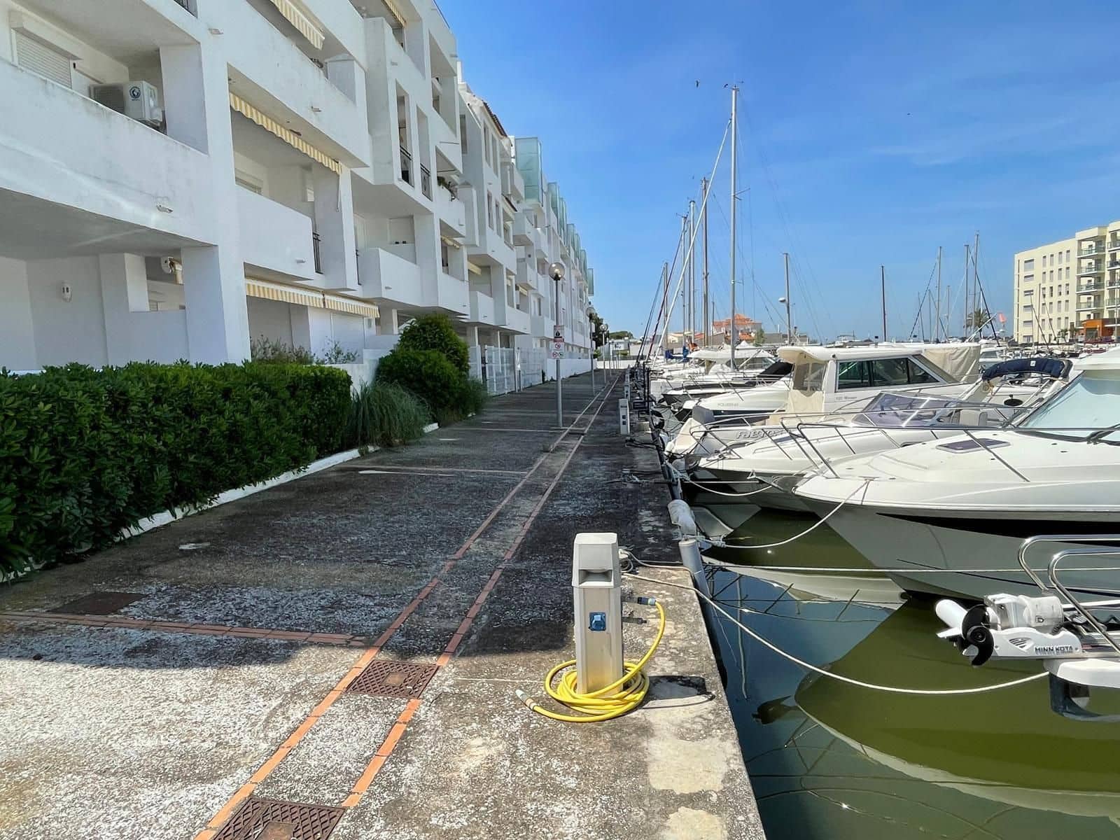 1 bedroom Apartment for sale in Roses with pool garage - € 129,900 (Ref: 9826168)