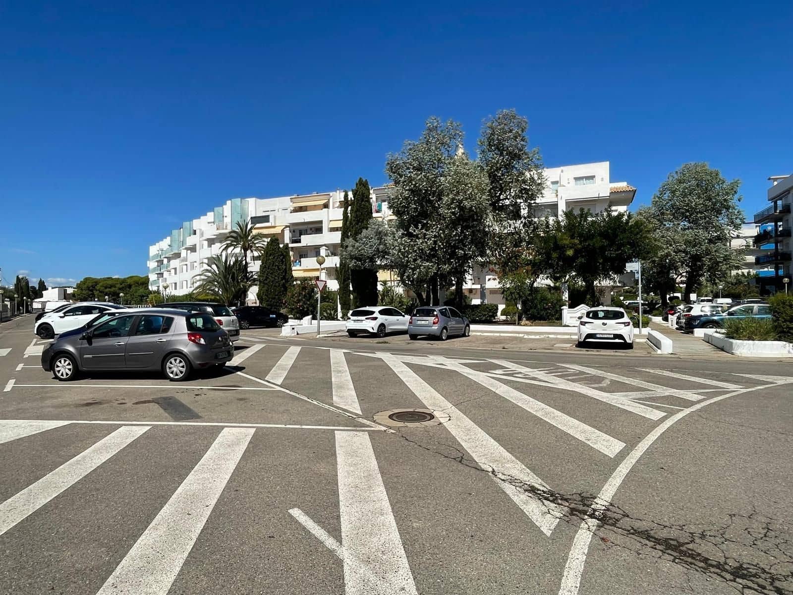1 bedroom Apartment for sale in Roses with pool garage - € 129,900 (Ref: 9826168)