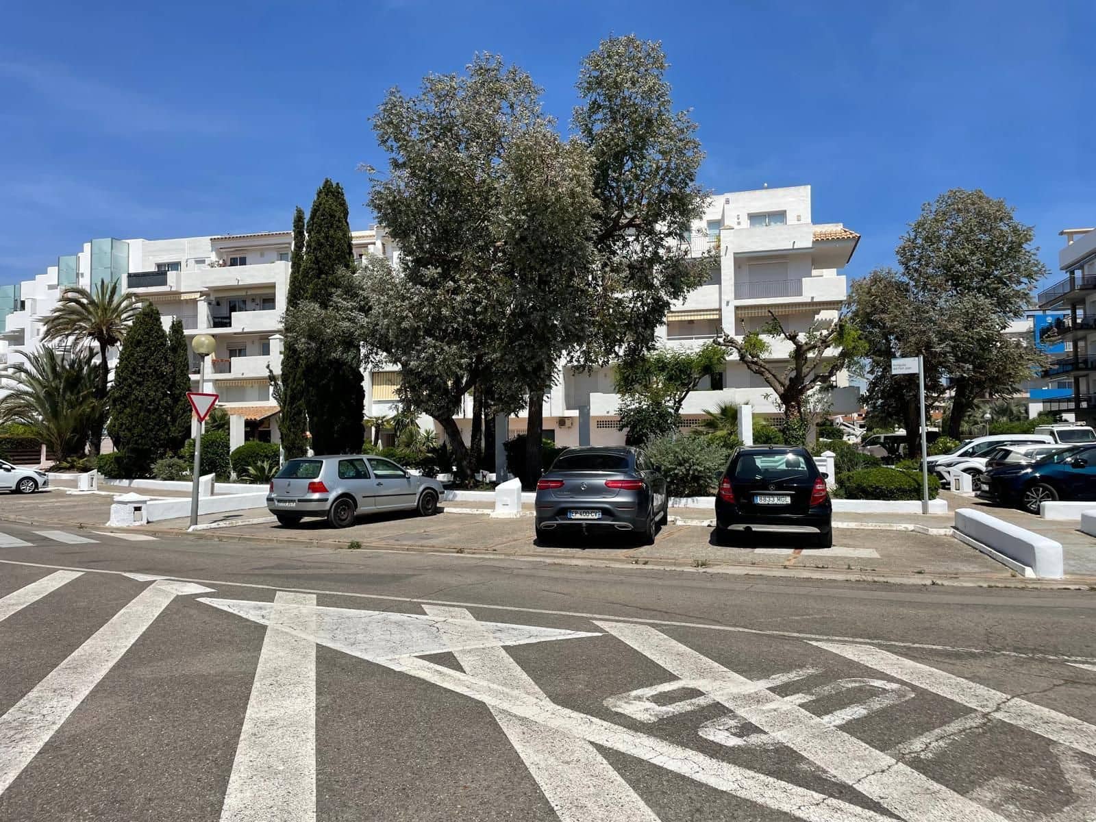 1 bedroom Apartment for sale in Roses with pool garage - € 129,900 (Ref: 9826168)