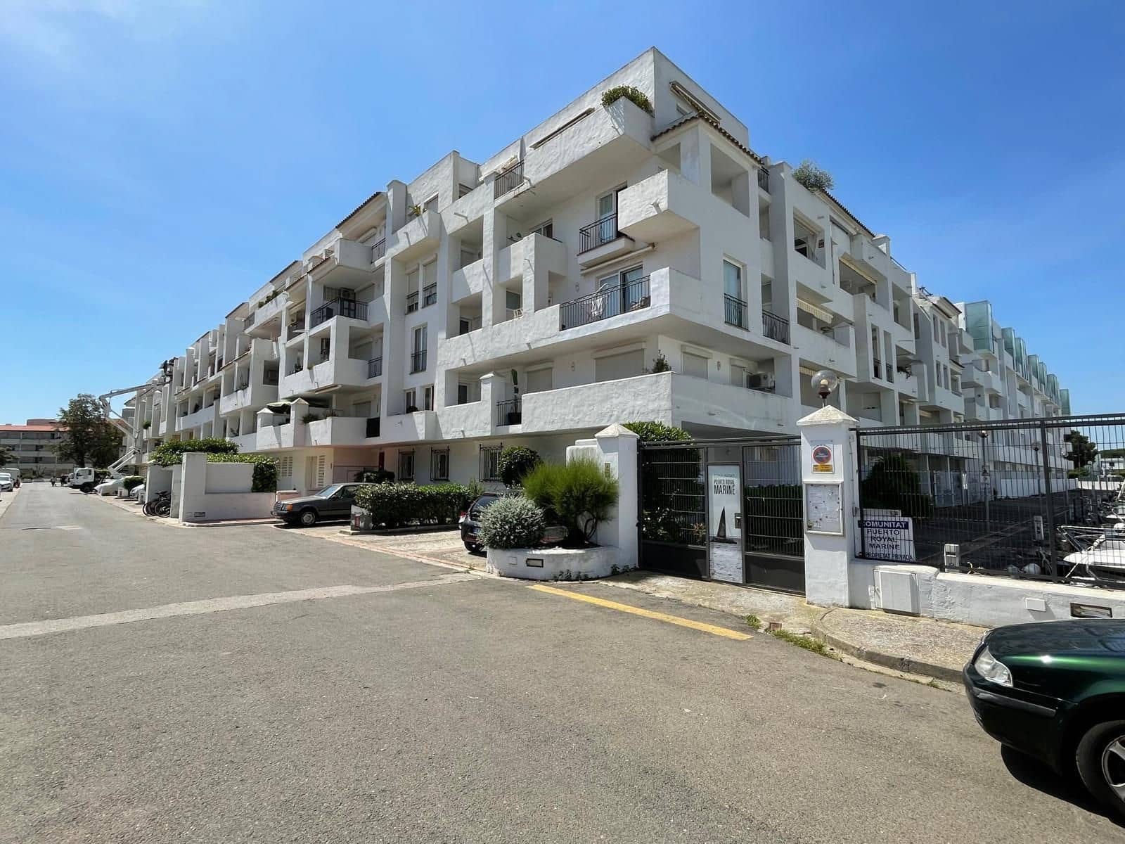 1 bedroom Apartment for sale in Roses with pool garage - € 129,900 (Ref: 9826168)