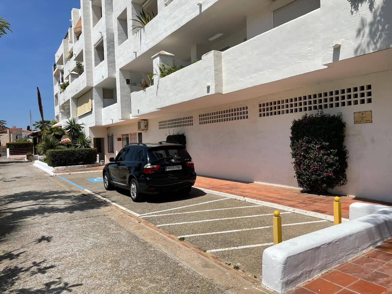 1 bedroom Apartment for sale in Roses with pool garage - € 129,900 (Ref: 9826168)