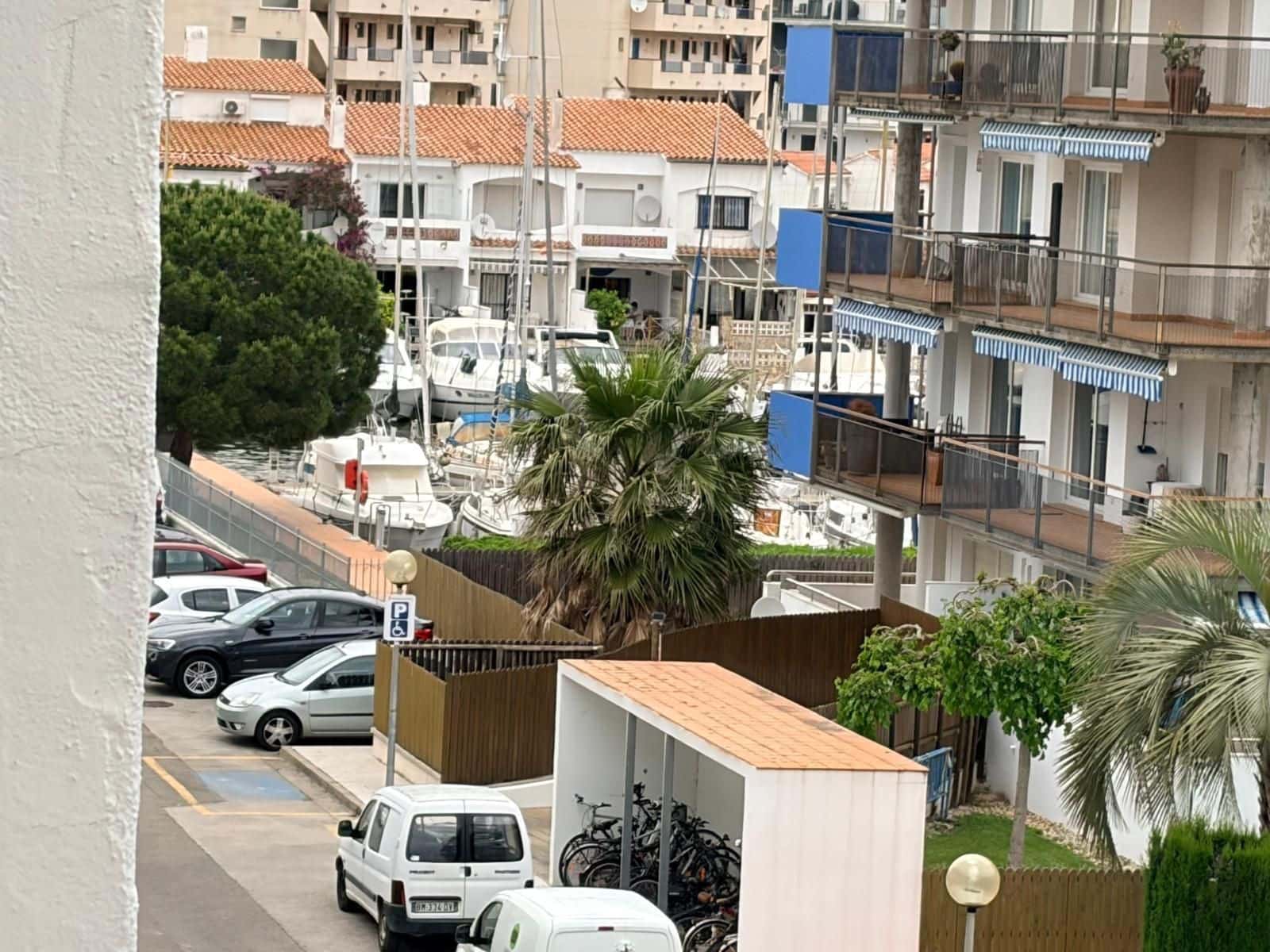 1 bedroom Apartment for sale in Roses with pool garage - € 129,900 (Ref: 9826168)