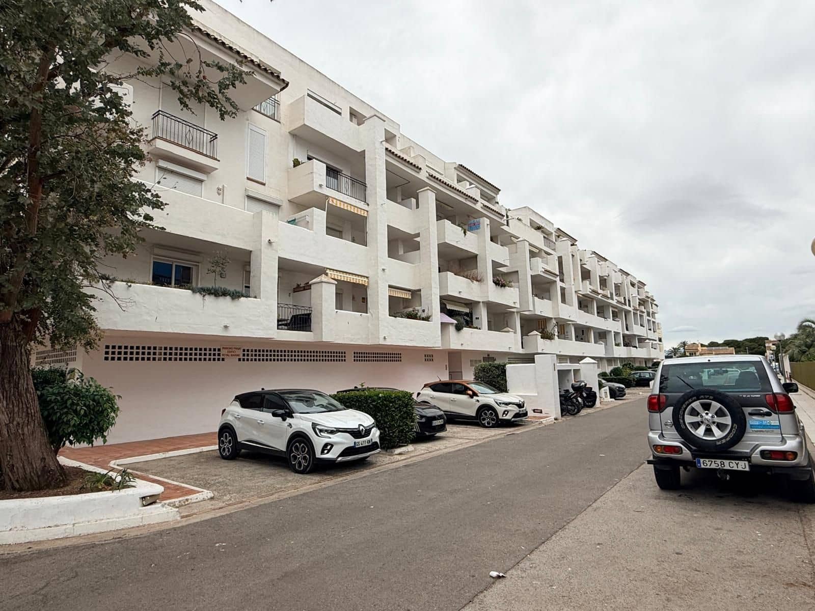 1 bedroom Apartment for sale in Roses with pool garage - € 129,900 (Ref: 9826168)