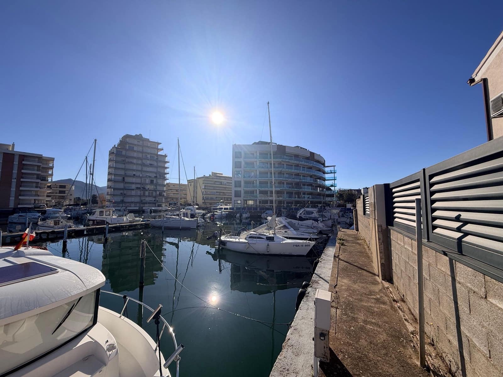 Garage for sale in Roses - € 45,000 (Ref: 9864051)