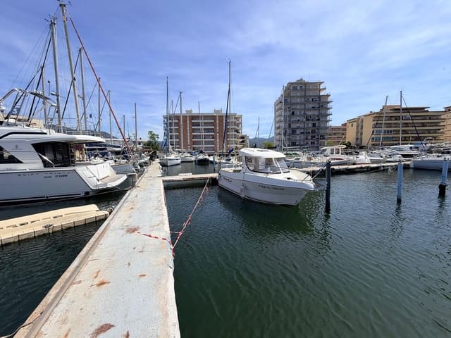 Garasje til salgs i Roses - € 45 000 (Ref: 9864051)
