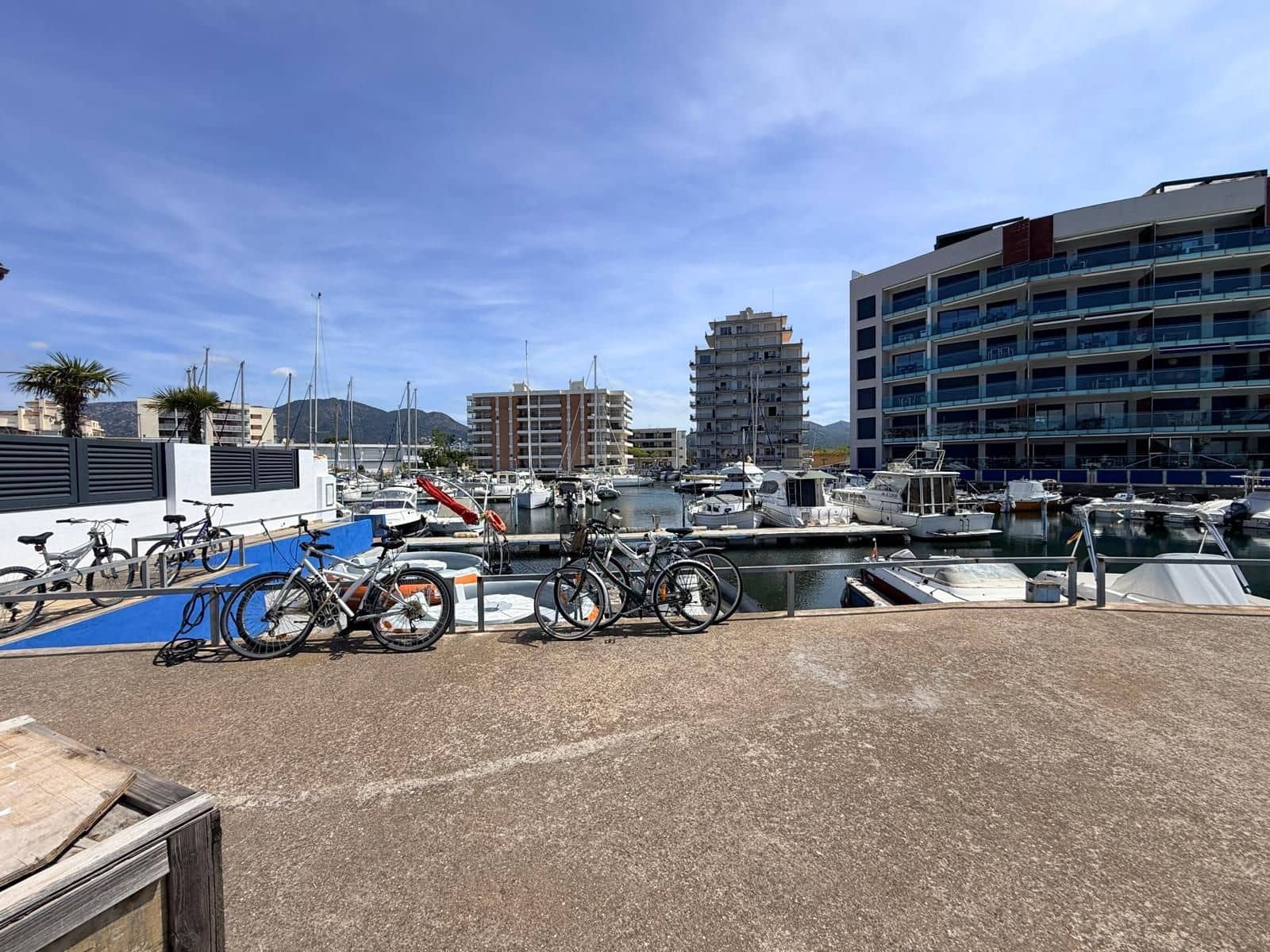 Garage for sale in Roses - € 45,000 (Ref: 9864051)