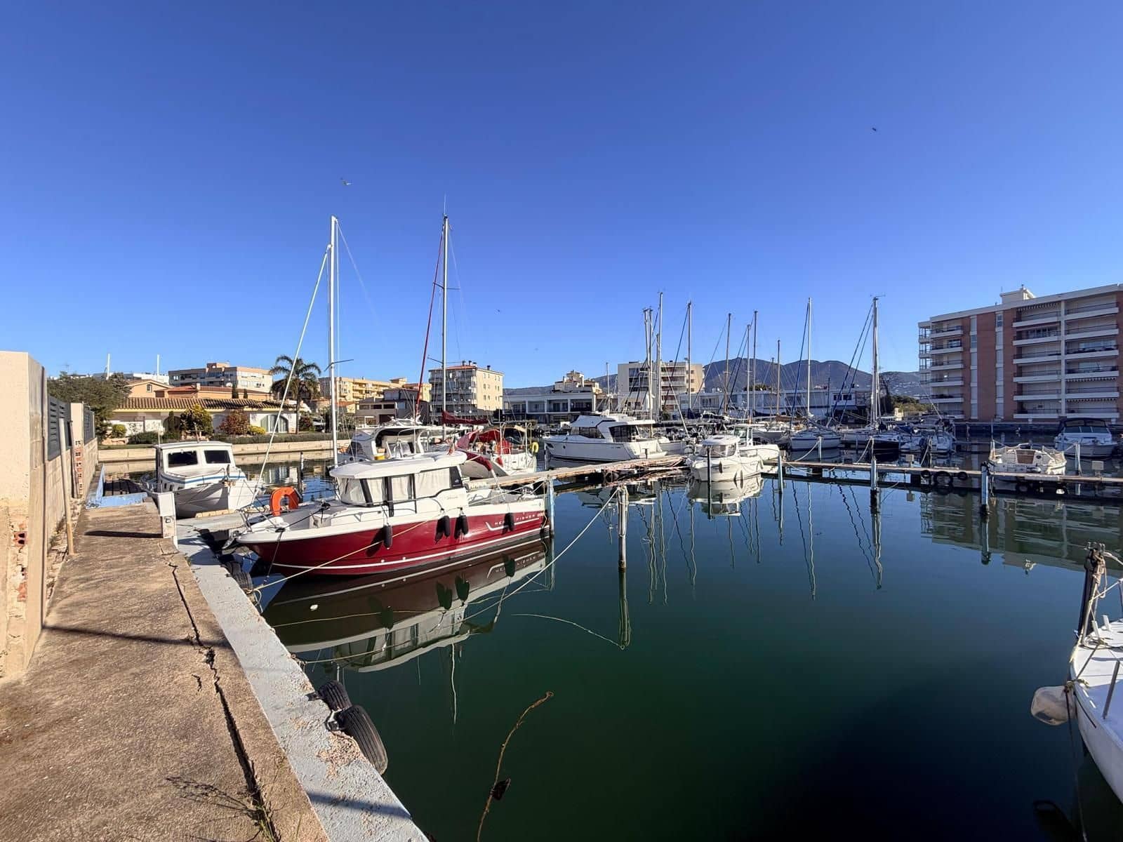 Garage for sale in Roses - € 45,000 (Ref: 9864051)