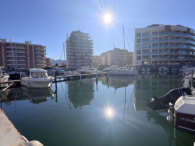 Garasje til salgs i Roses - € 45 000 (Ref: 9864051)