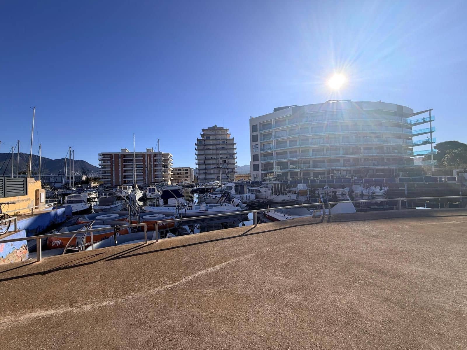 Garage for sale in Roses - € 45,000 (Ref: 9864051)