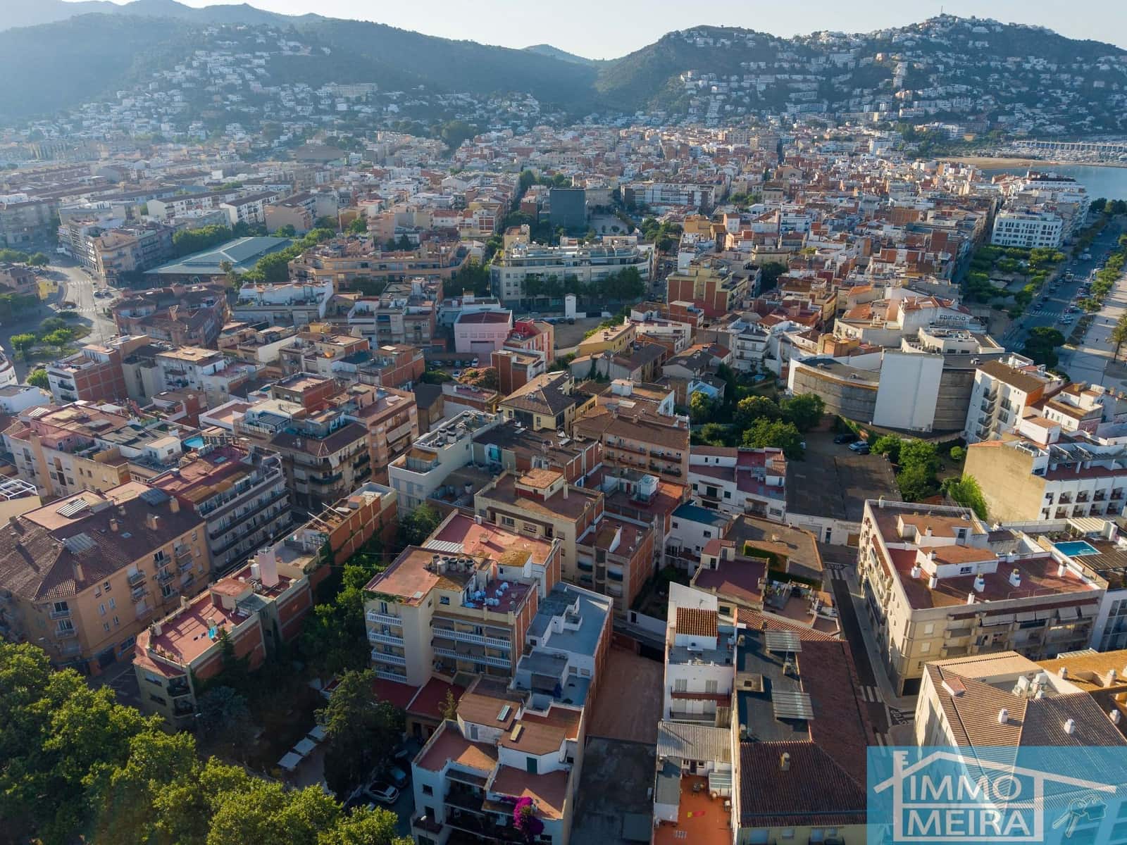 2 bedroom Apartment for sale in Roses - € 190,000 (Ref: 9919347)