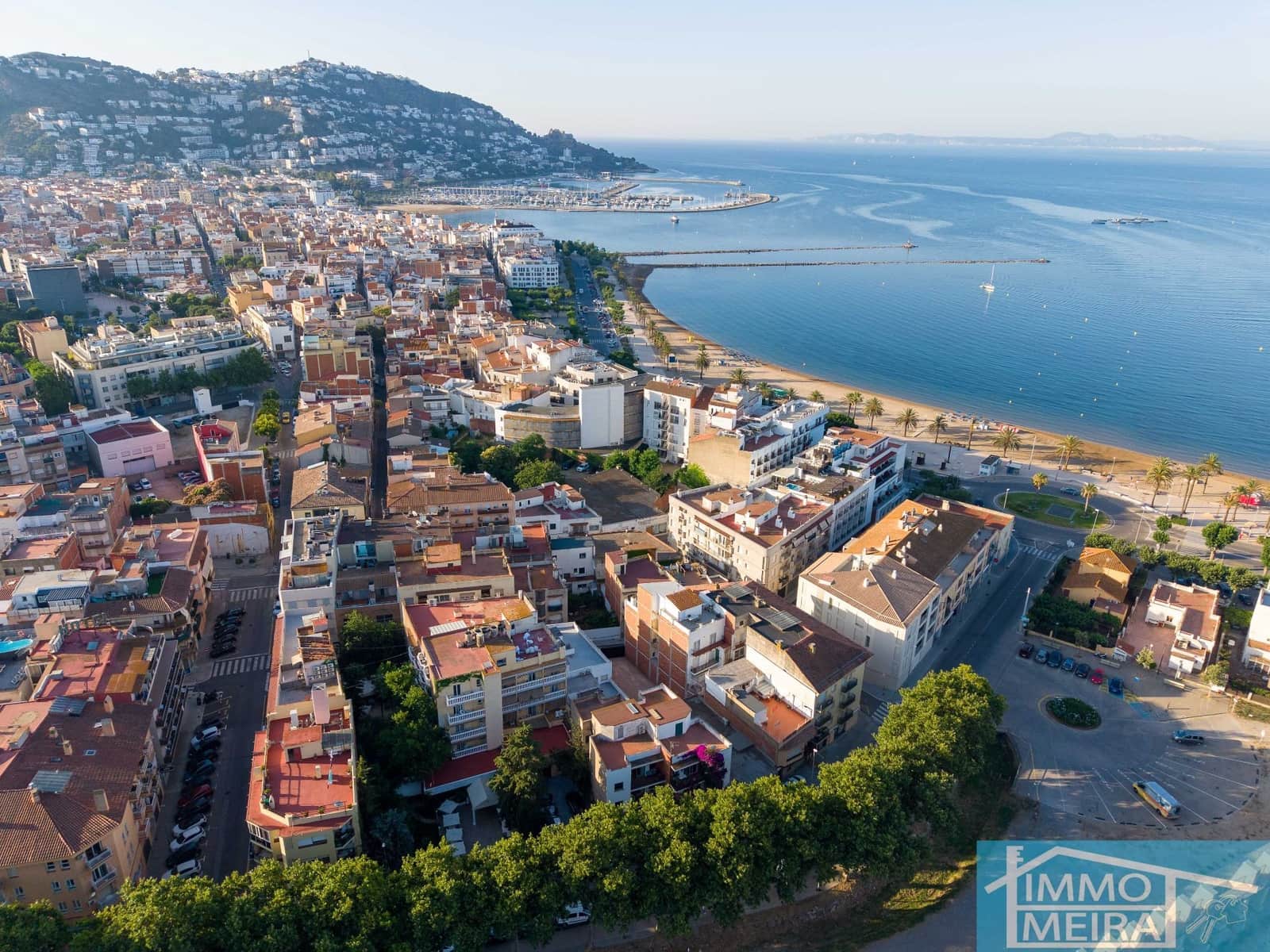 2 bedroom Apartment for sale in Roses - € 190,000 (Ref: 9919347)