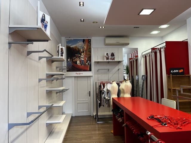 Commercieel te huur in Meliana - € 1.000 (Ref: 8987248)