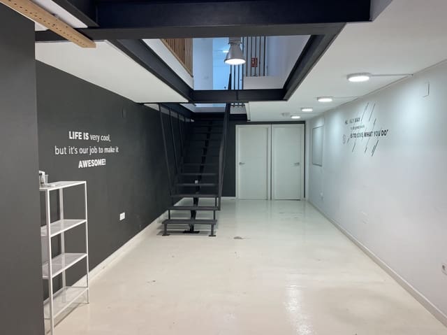 Kommersiell til leie i Russafa, Valencia by - € 1 800 (Ref: 9112763)