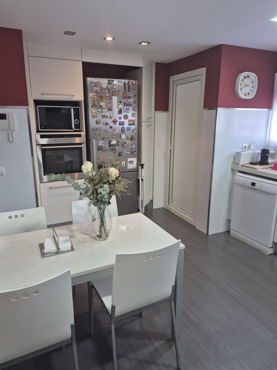 4 slaapkamer Flat te koop in Paterna - € 395.000 (Ref: 9308745)