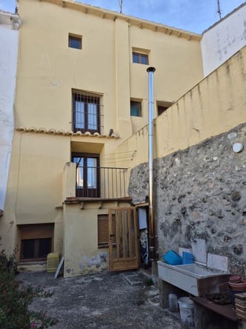 9 bedroom Villa for sale in Sarrión - € 194,000 (Ref: 9409387)