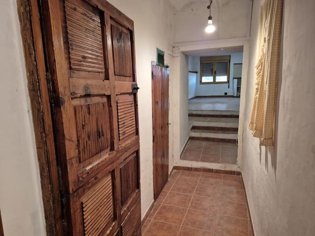 9 bedroom Villa for sale in Sarrión - € 194,000 (Ref: 9409387)