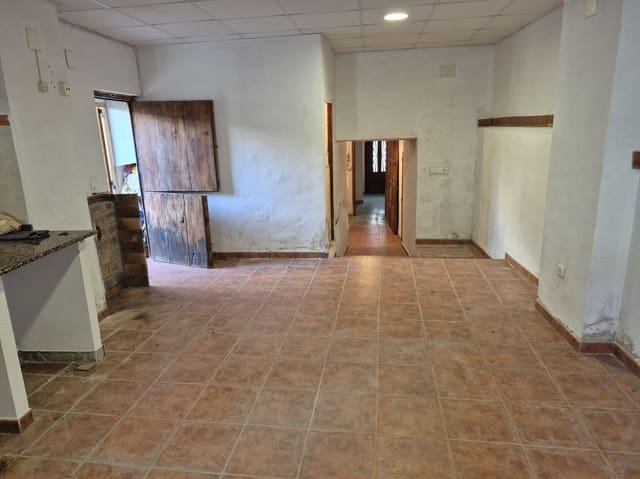 Chalet de 9 habitaciones en Sarrión en venta - 160.000 € (Ref: 9409387)