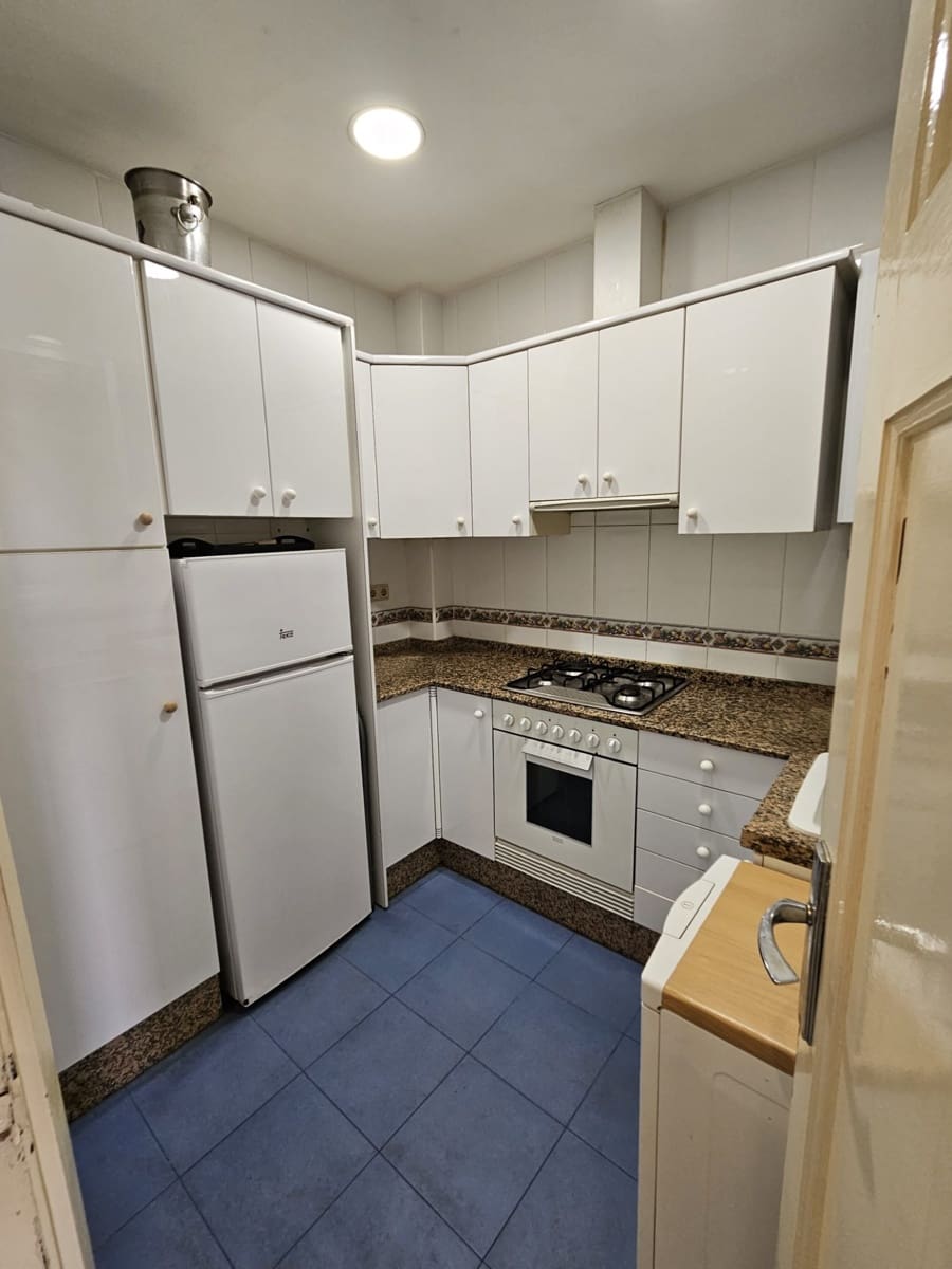 2 sovrum Lägenhet att hyra i Valencia stad - 1 000 € (Ref: 9453534)